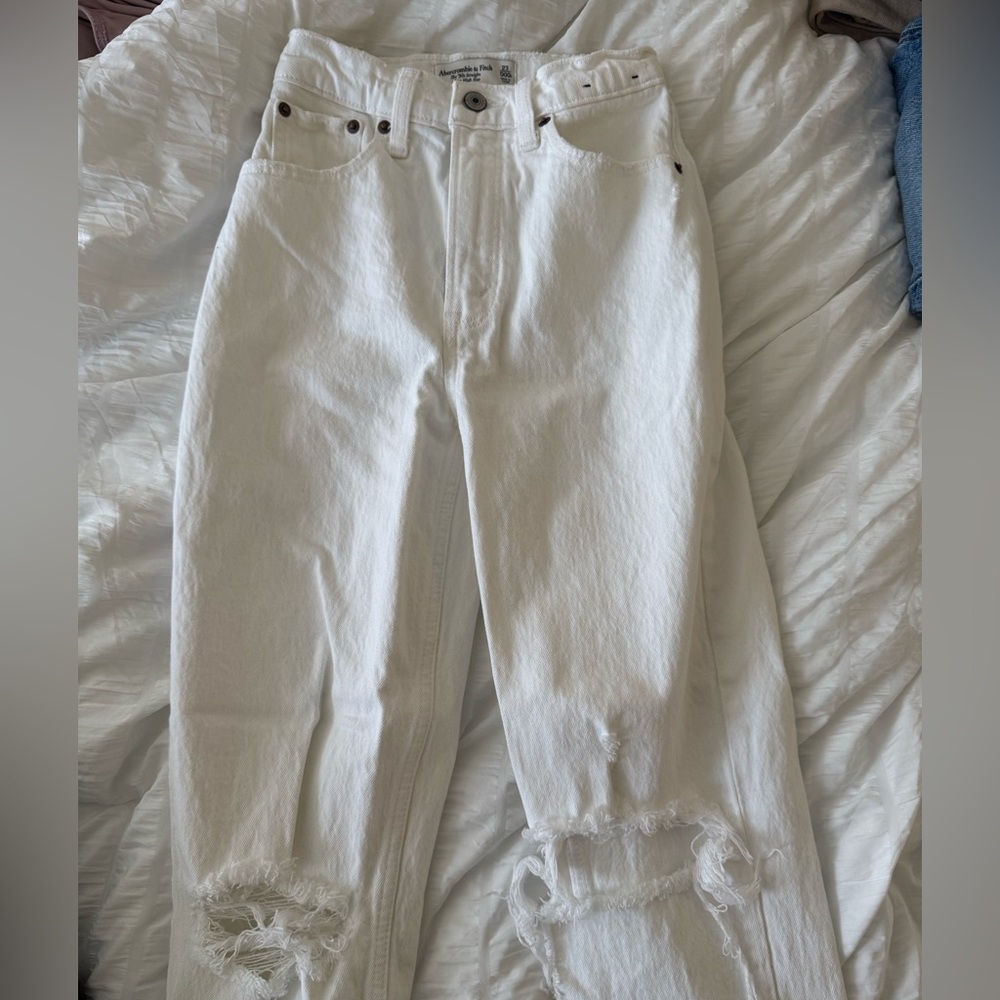 Abercrombie & Fitch White Boyfriend Jeans